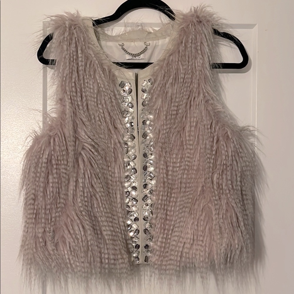 Chic Faux Fur Vest with Silver Grommet Accents Womans Size Small - Picture 2 of 9